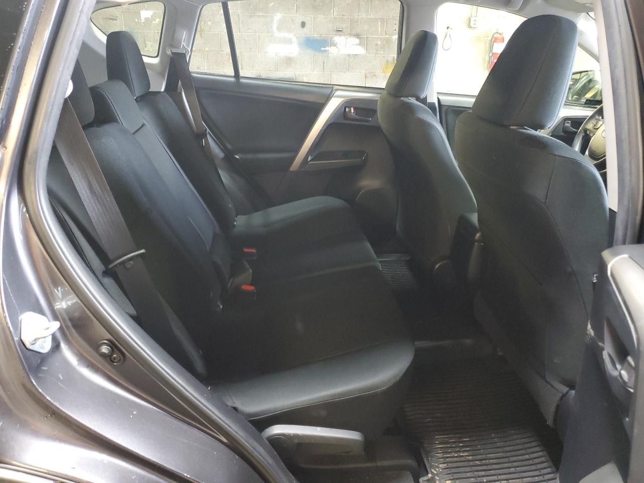 2017 Toyota RAV 4 - Image 11