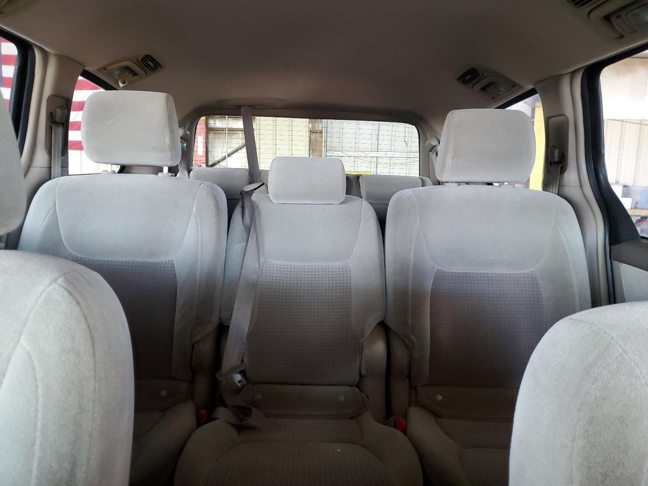 2008 Toyota Sienna - Image 10