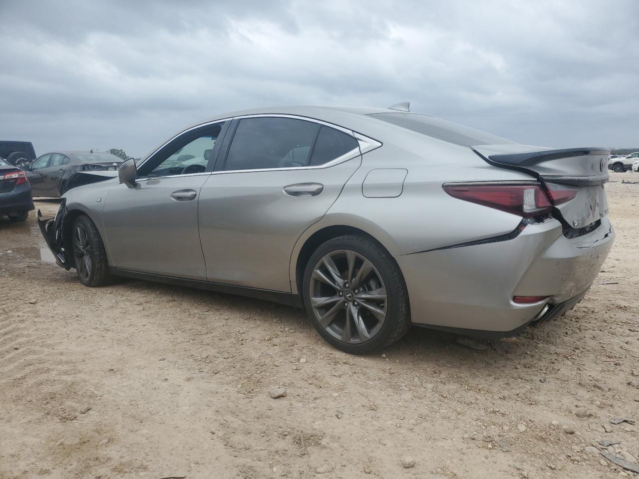 2021 Lexus ES - Image 2