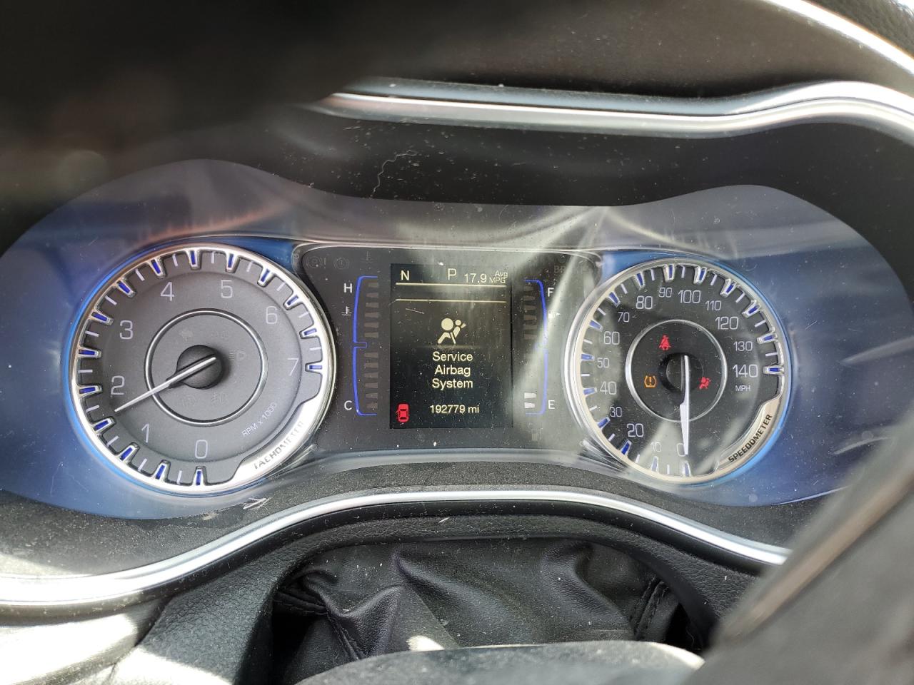2016 Chrysler 200 - Image 9