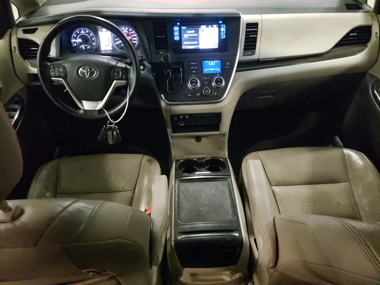 2015 Toyota Sienna - Image 8