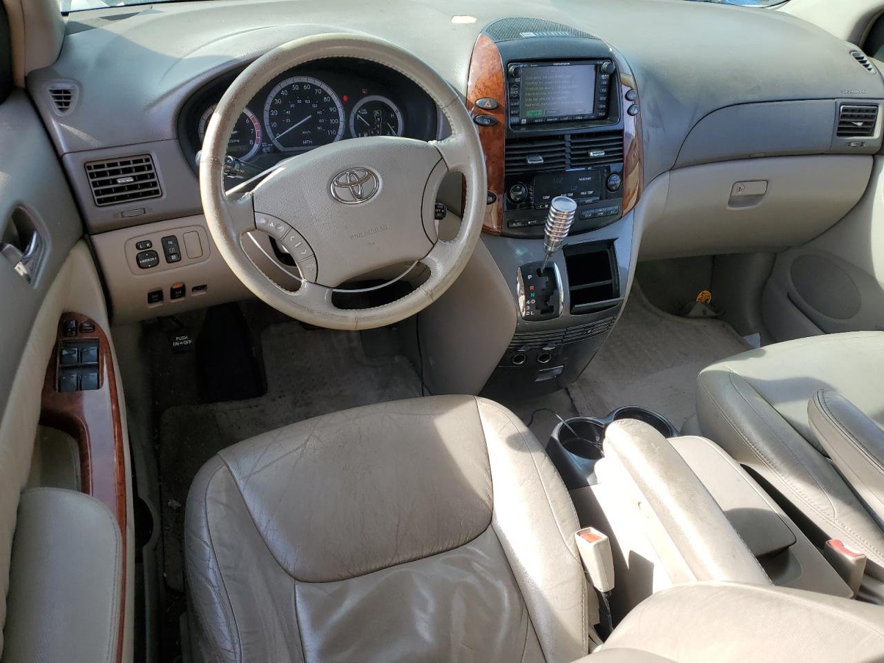 2004 Toyota Sienna - Image 8