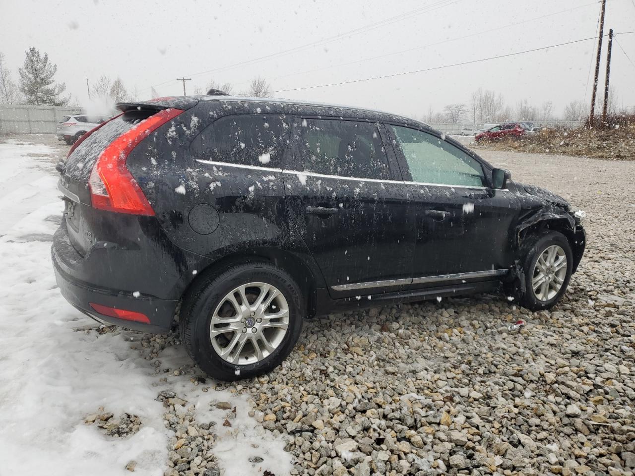 2016 Volvo XC60 - Image 3