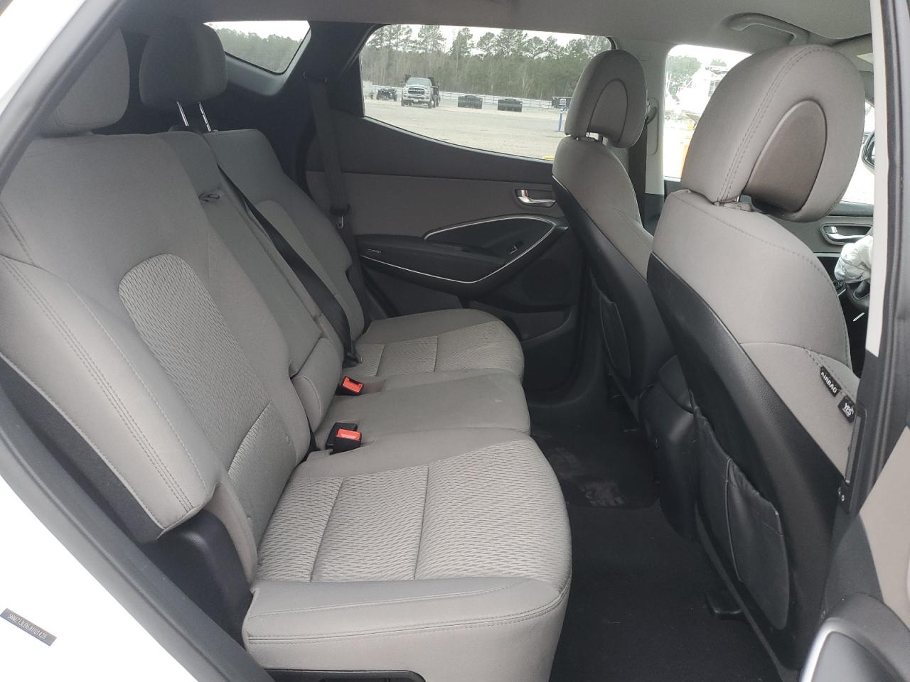 2018 Hyundai Santa Fe - Image 11