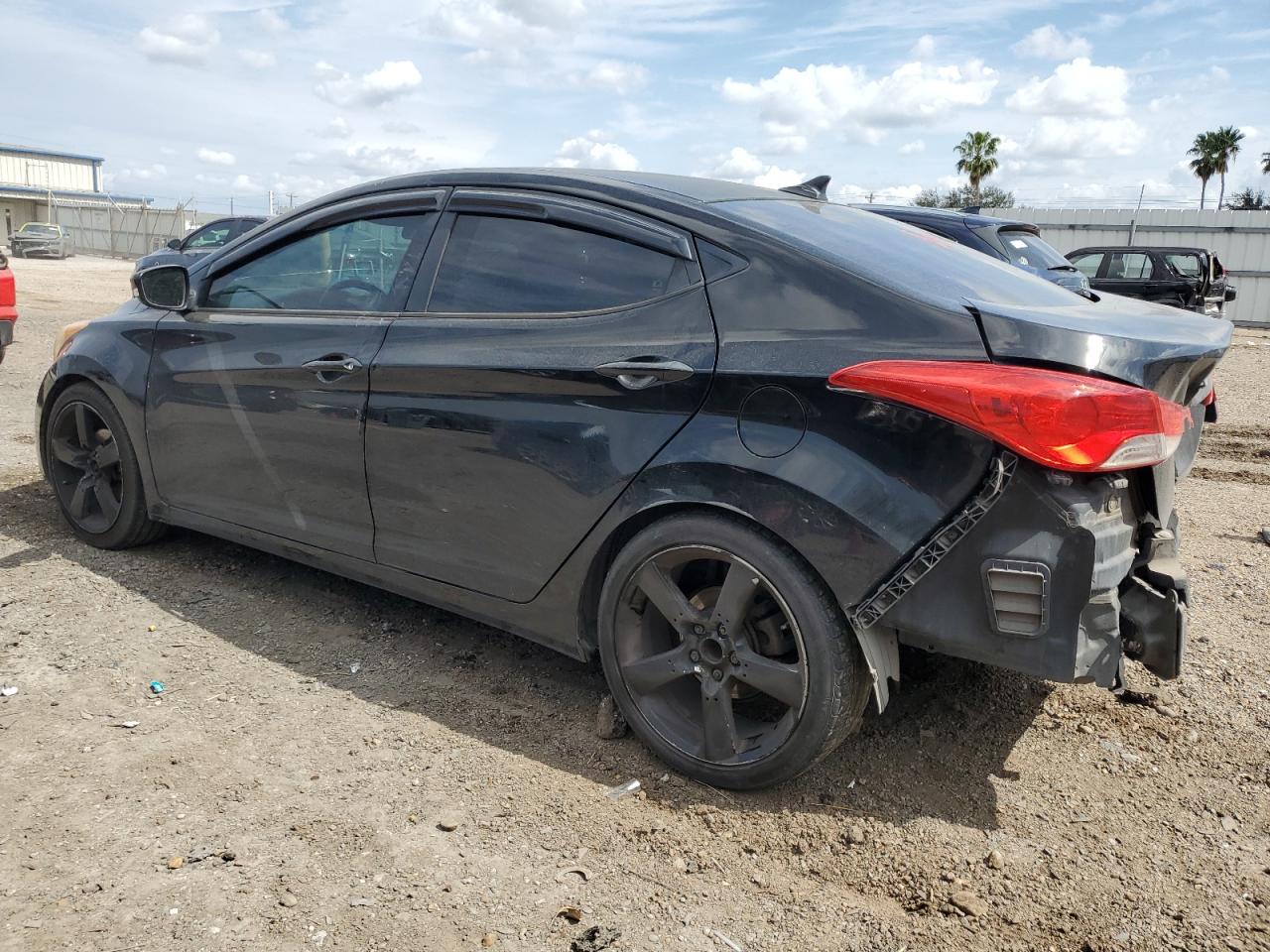 2011 Hyundai Elantra - Image 2
