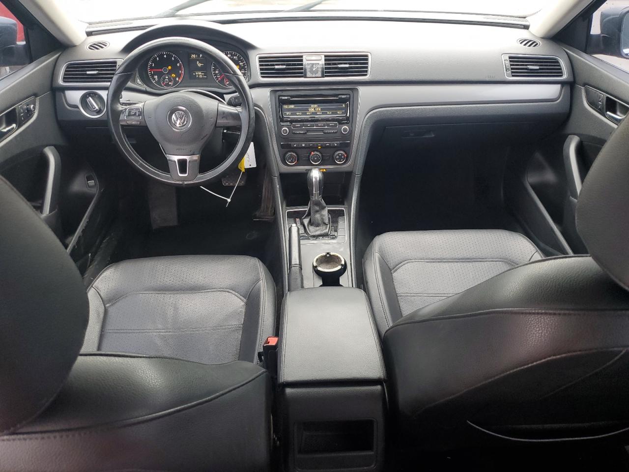 2014 Volkswagen Passat - Image 8