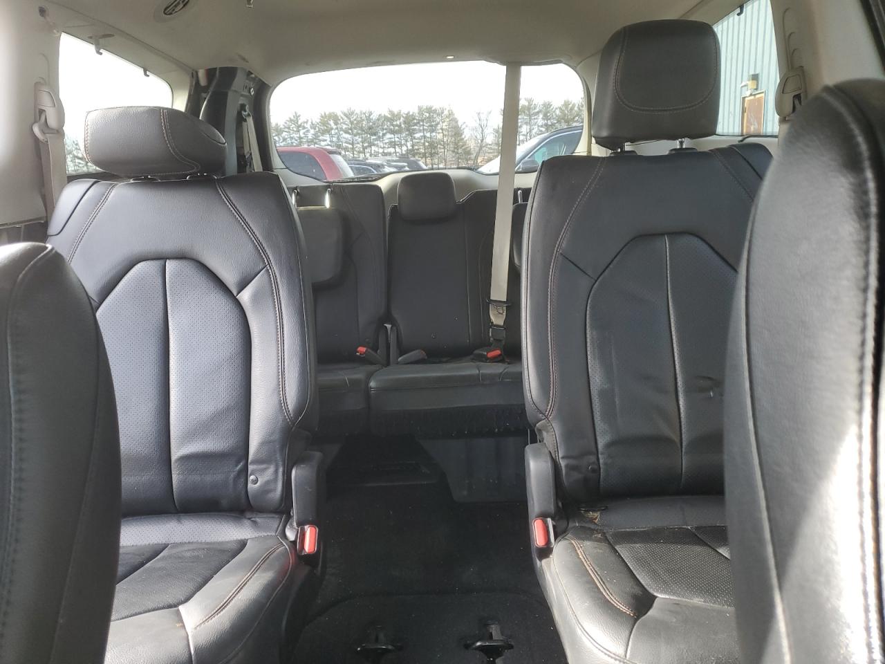 2019 Chrysler Pacifica - Image 10