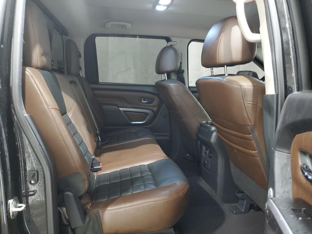 2017 Nissan Titan - Image 10