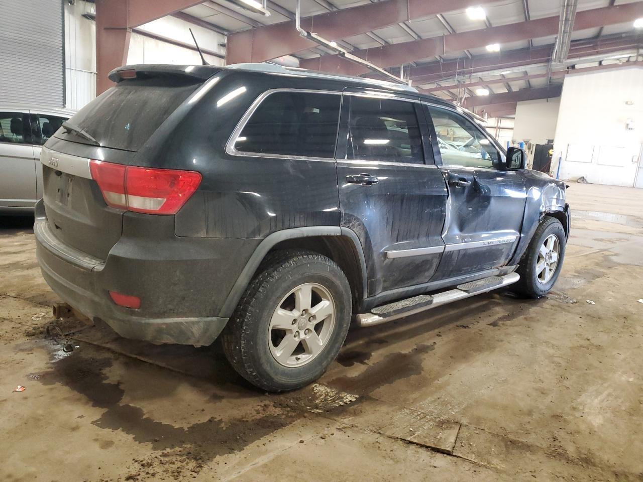 2011 Jeep Grand Cherokee - Image 3