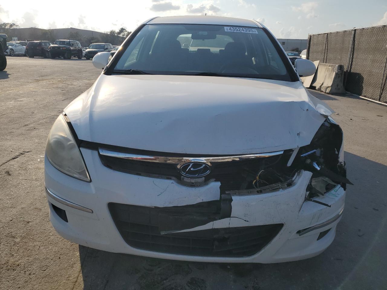 2010 Hyundai Elantra - Image 5