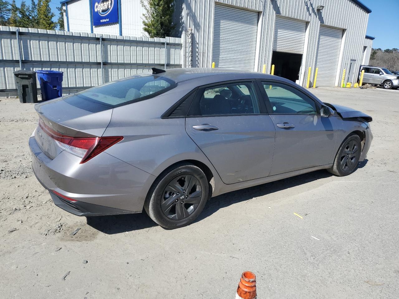 2023 Hyundai Elantra - Image 3
