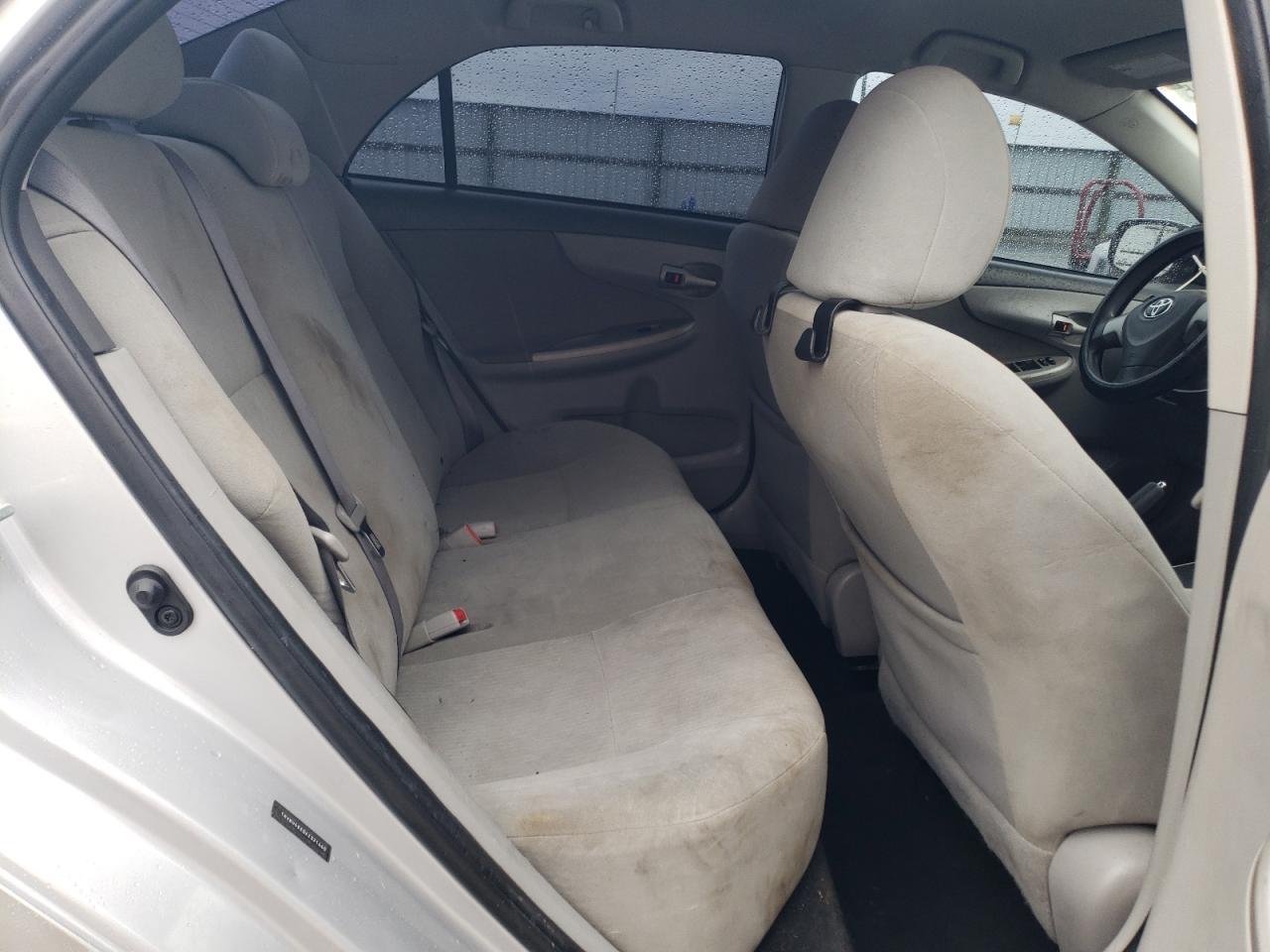 2010 Toyota Corolla - Image 11