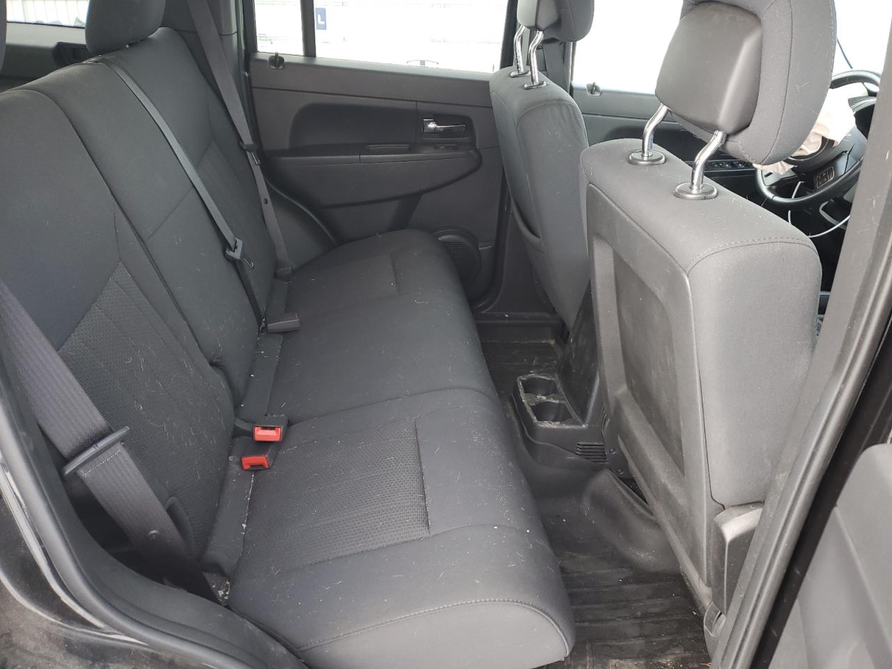 2012 Jeep Liberty (North America) - Image 12