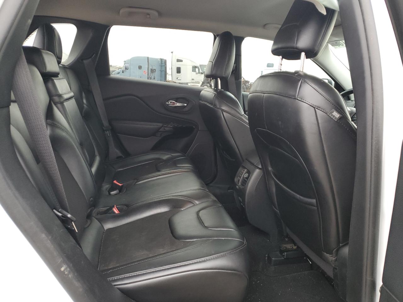 2019 Jeep Grand Cherokee - Image 11