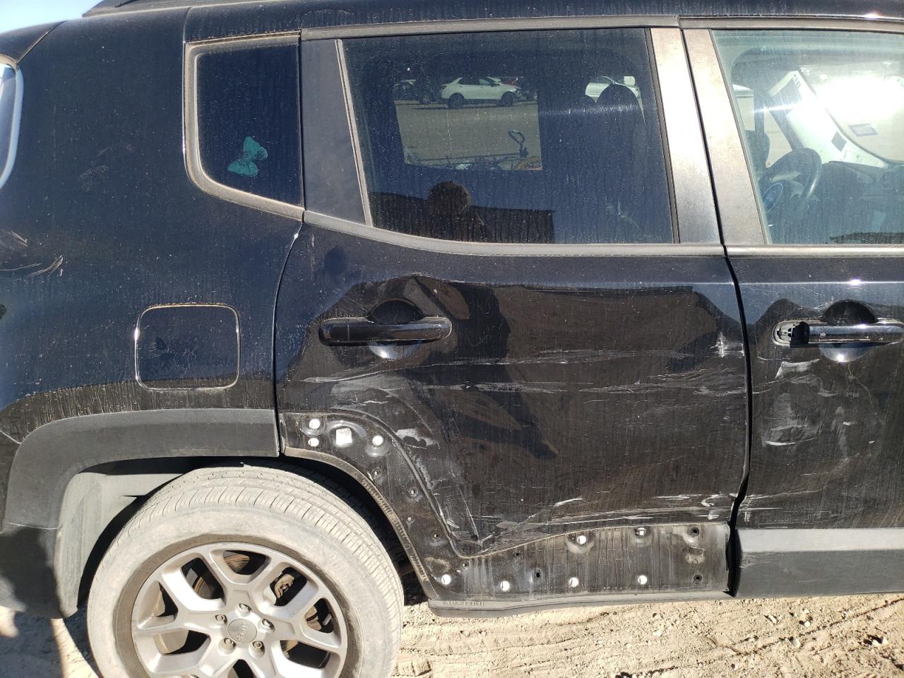 2015 Jeep Renegade - Image 11