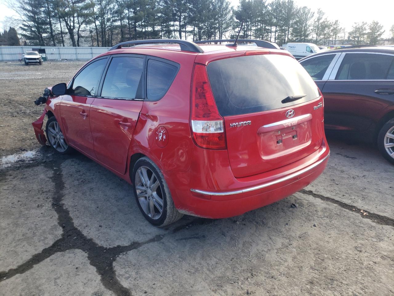 2010 Hyundai Elantra - Image 2