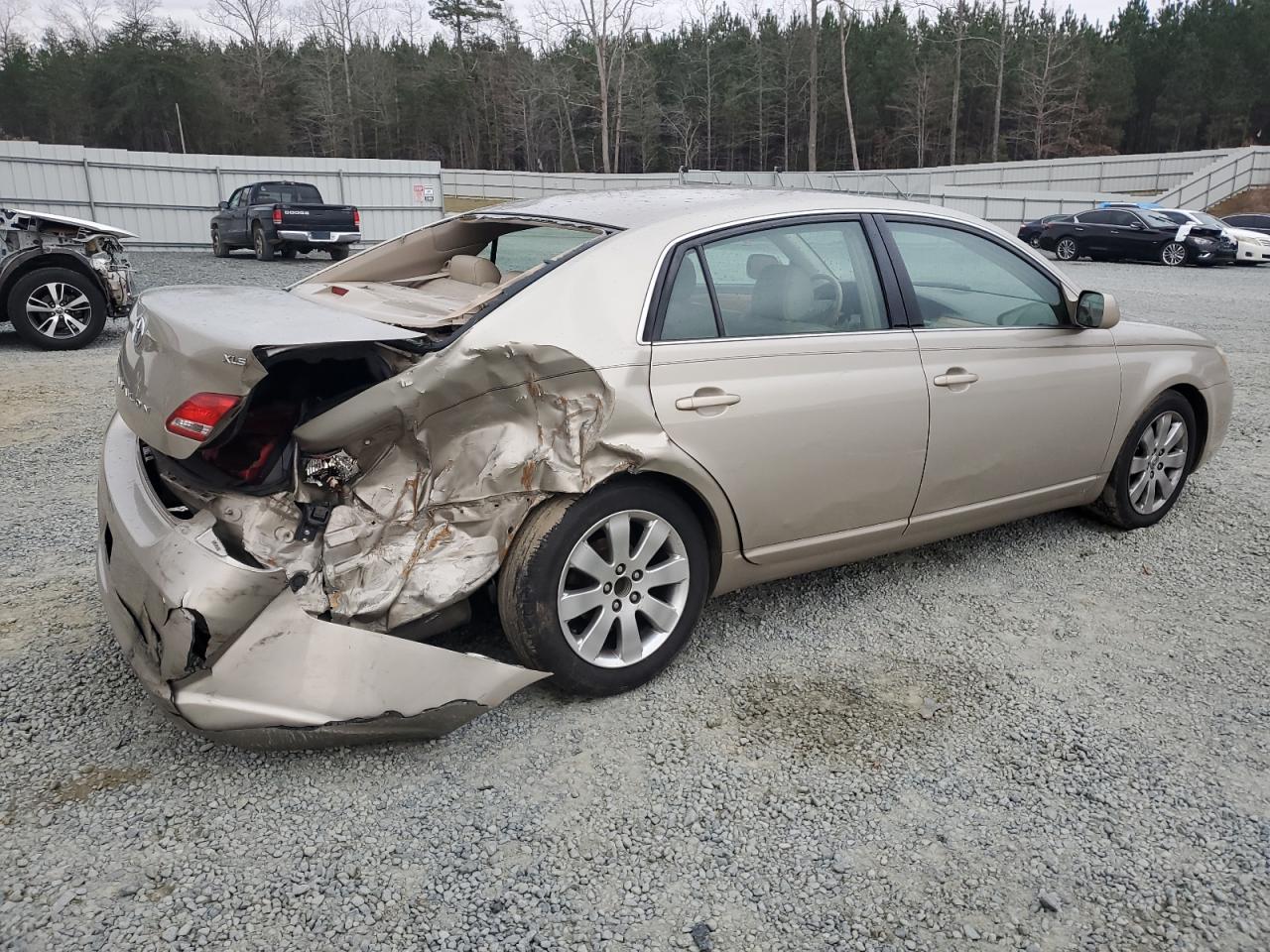 2006 Toyota Avalon - Image 3