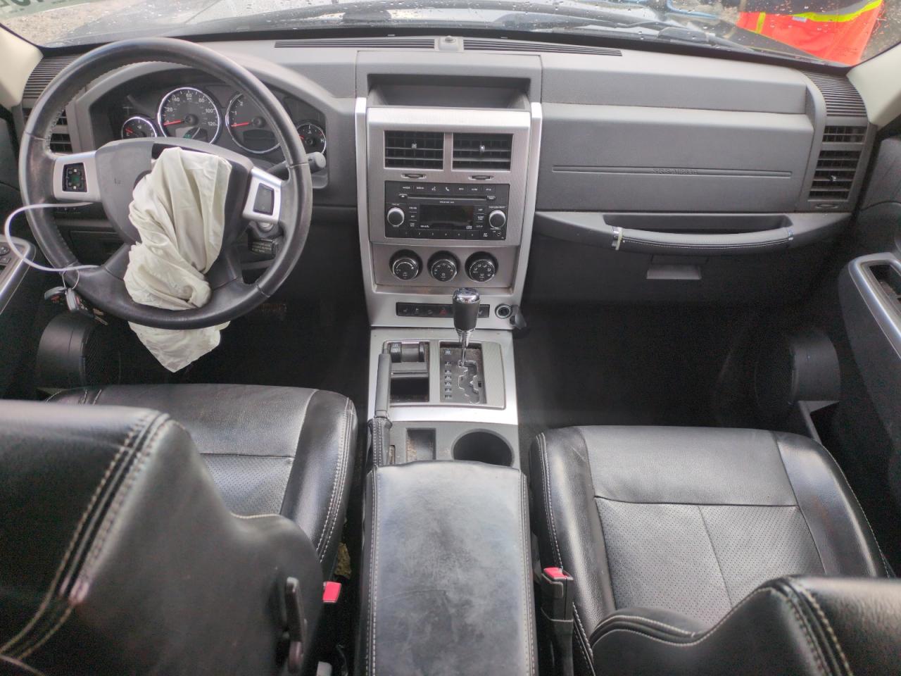 2010 Jeep Liberty (North America) - Image 8