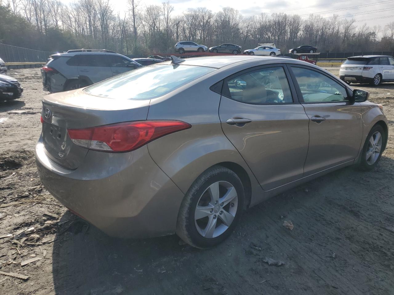 2013 Hyundai Elantra - Image 3