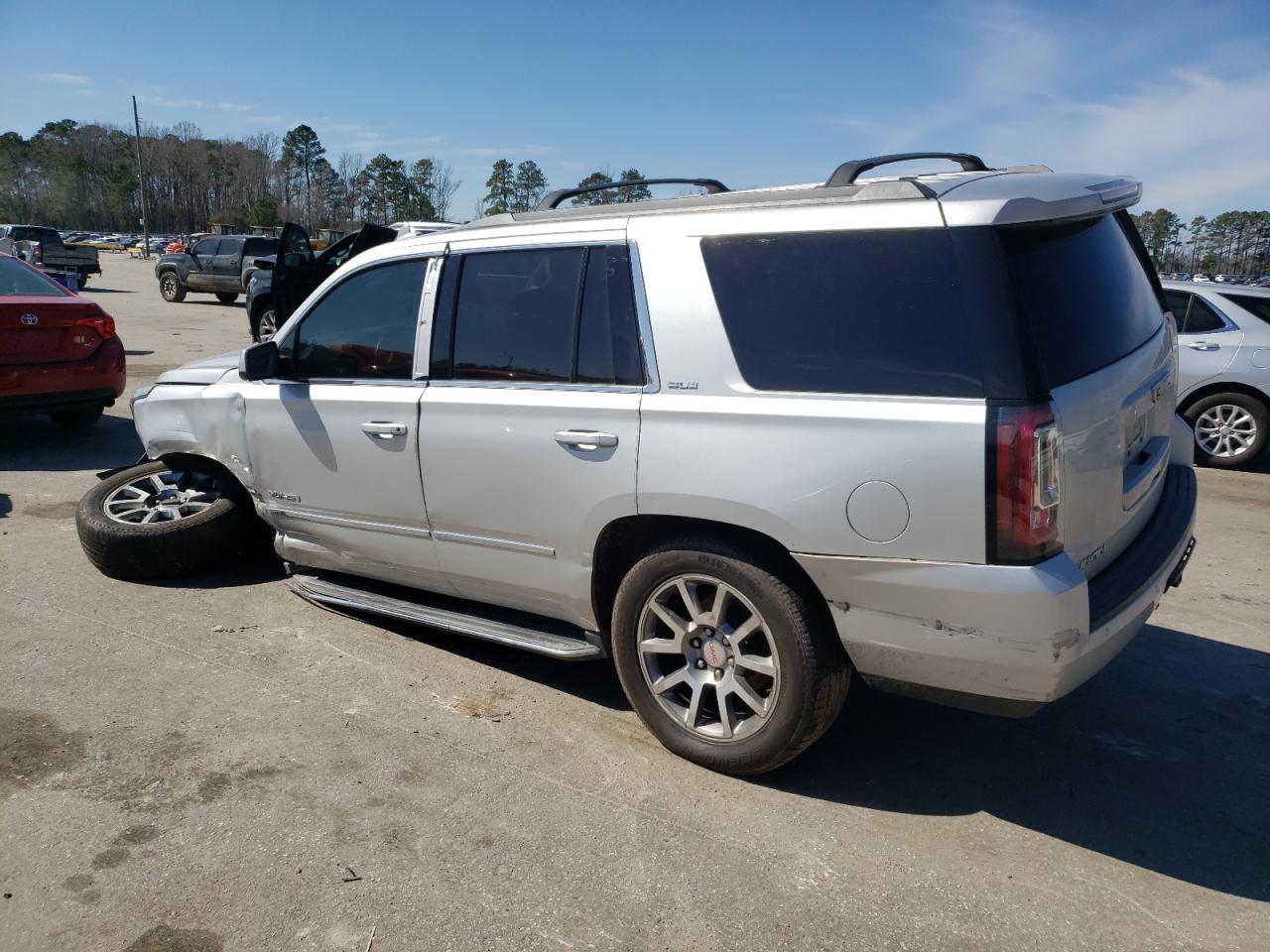 2015 GMC Yukon - Image 2