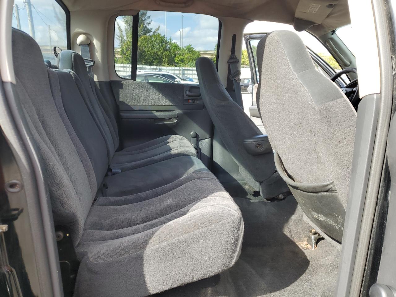 2004 Dodge Dakota - Image 11