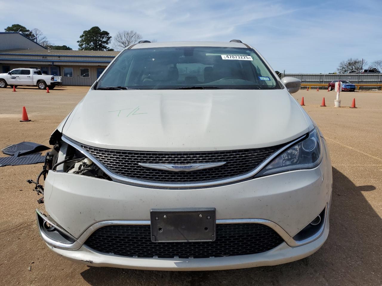 2017 Chrysler Pacifica - Image 5