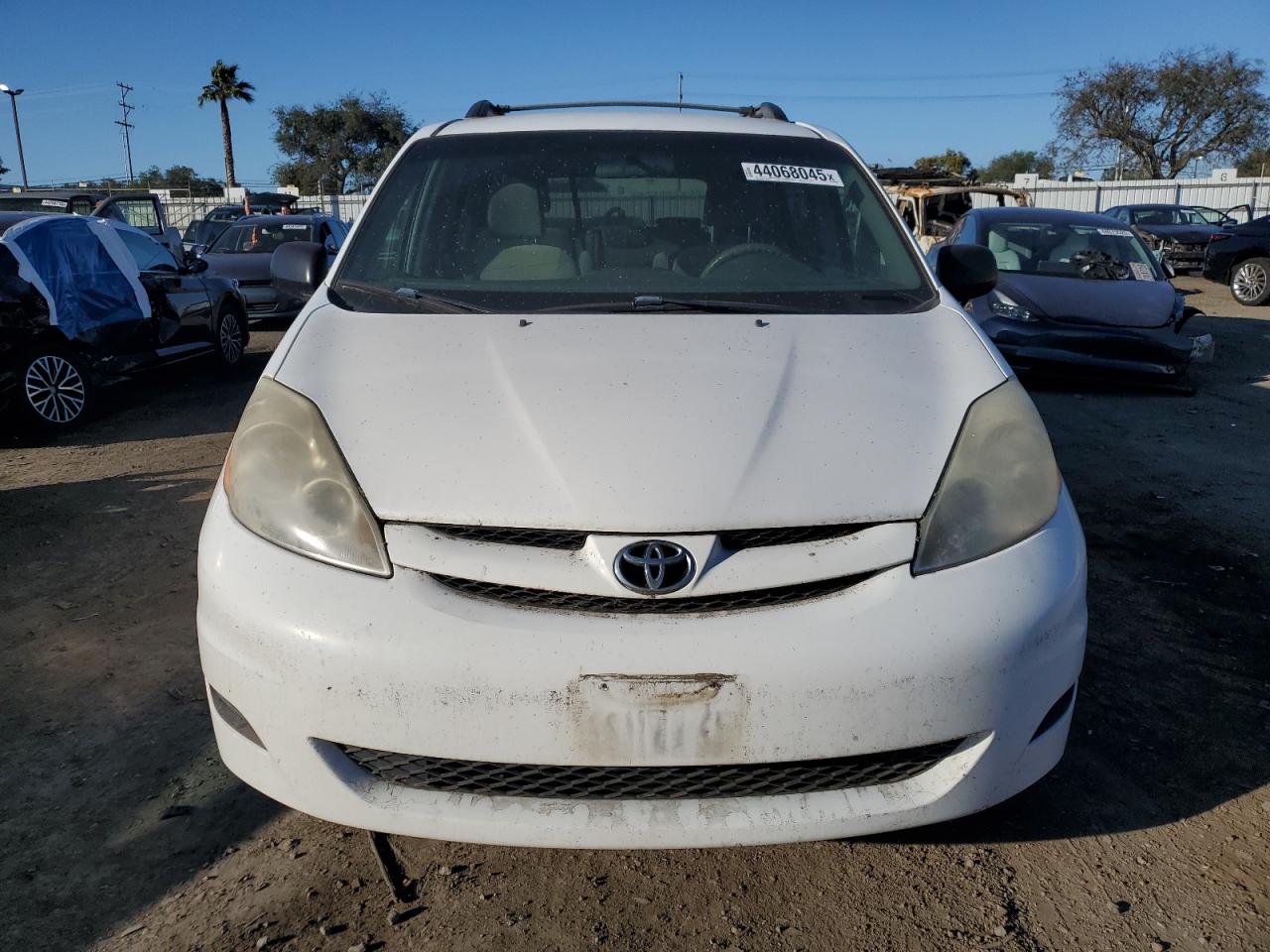 2010 Toyota Sienna - Image 5