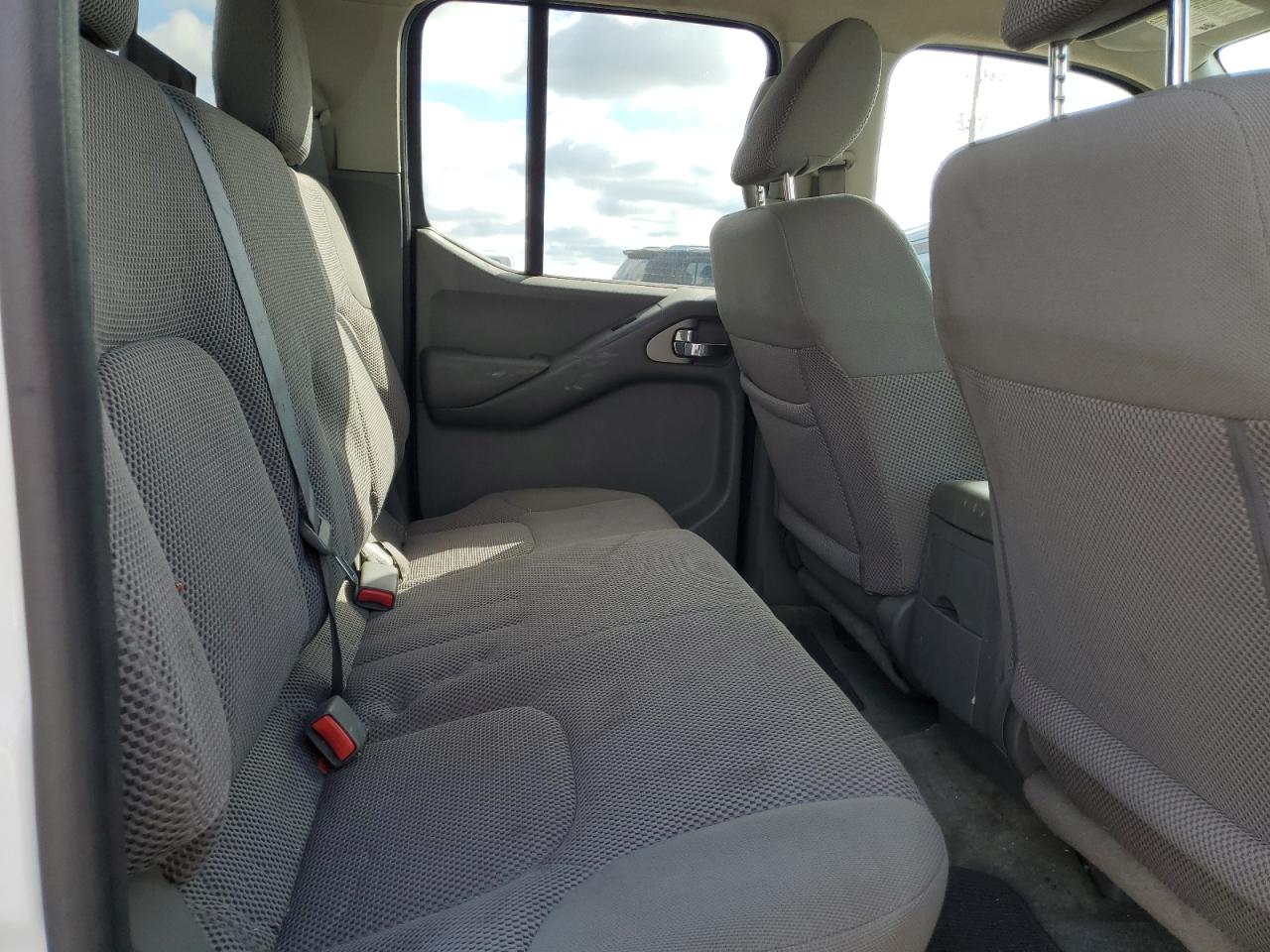 2015 Nissan Navara (Frontier) - Image 10