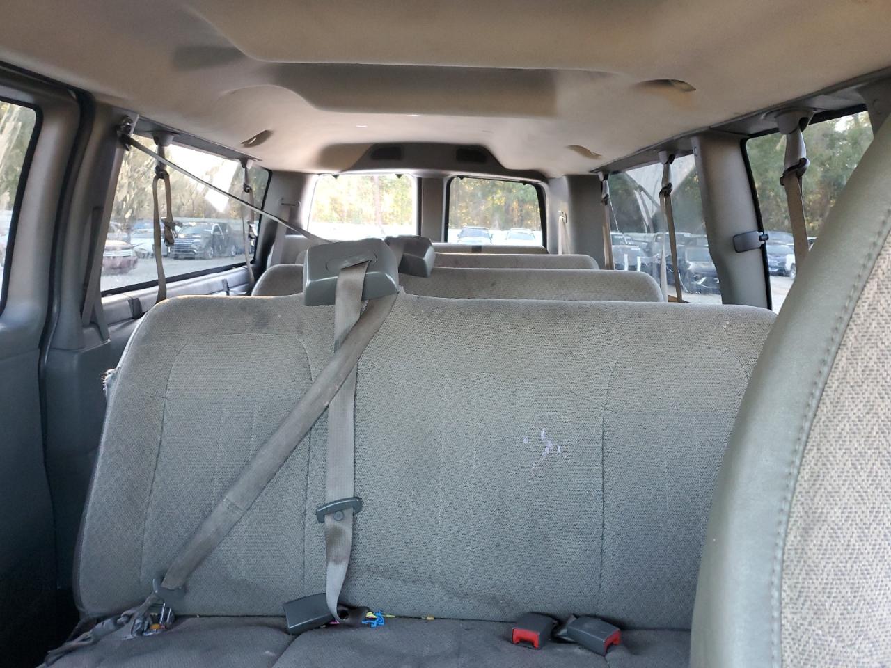 2013 Chevrolet Express - Image 10