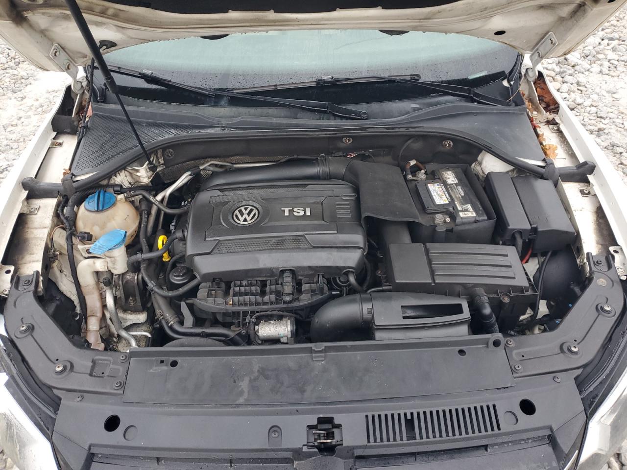 2014 Volkswagen Passat - Image 12