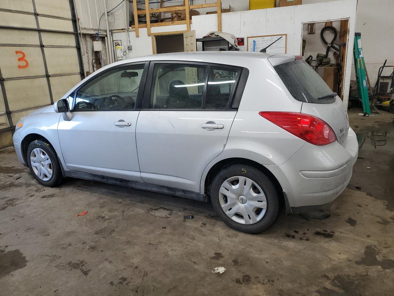 2011 Nissan Versa - Image 2