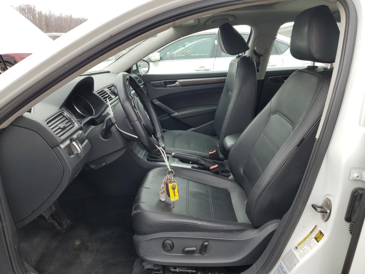 2017 Volkswagen Passat - Image 7