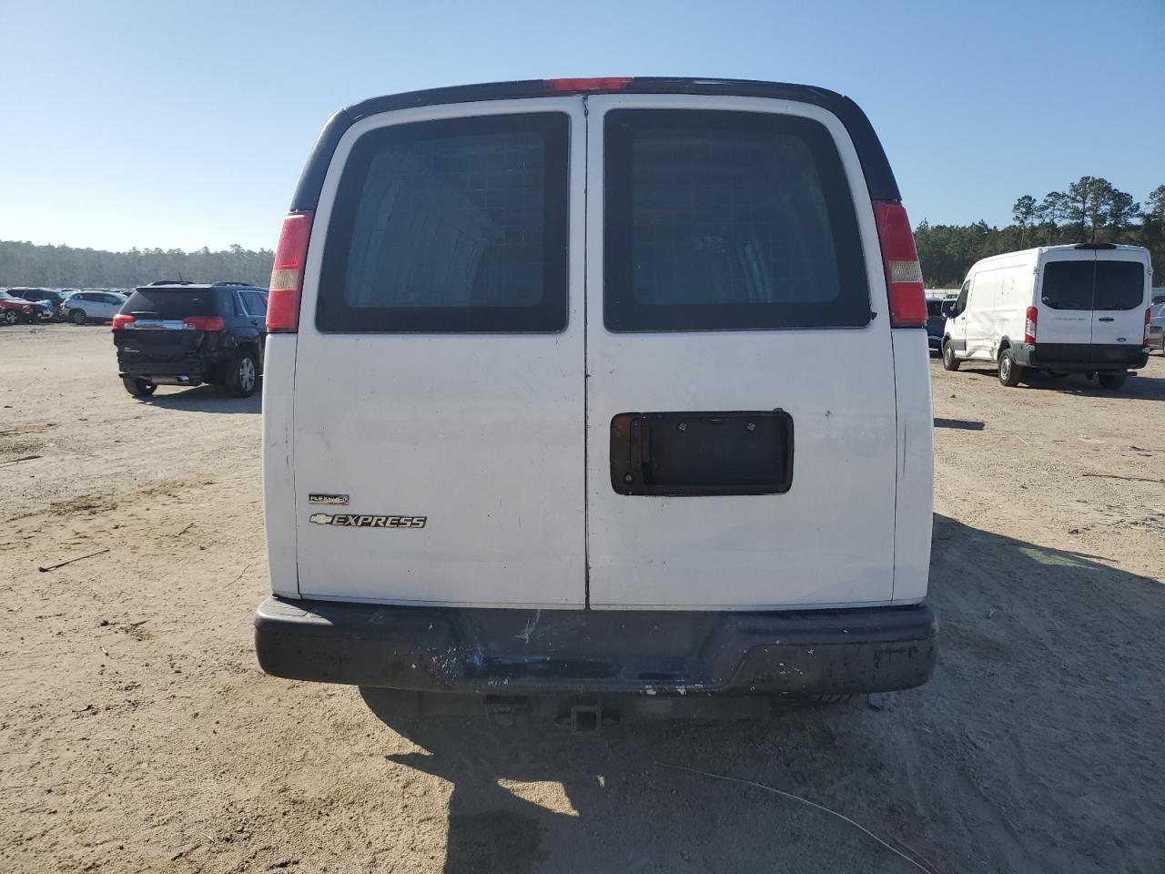 2010 Chevrolet Express - Image 6