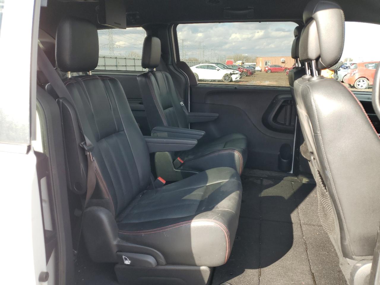 2019 Dodge Caravan - Image 11