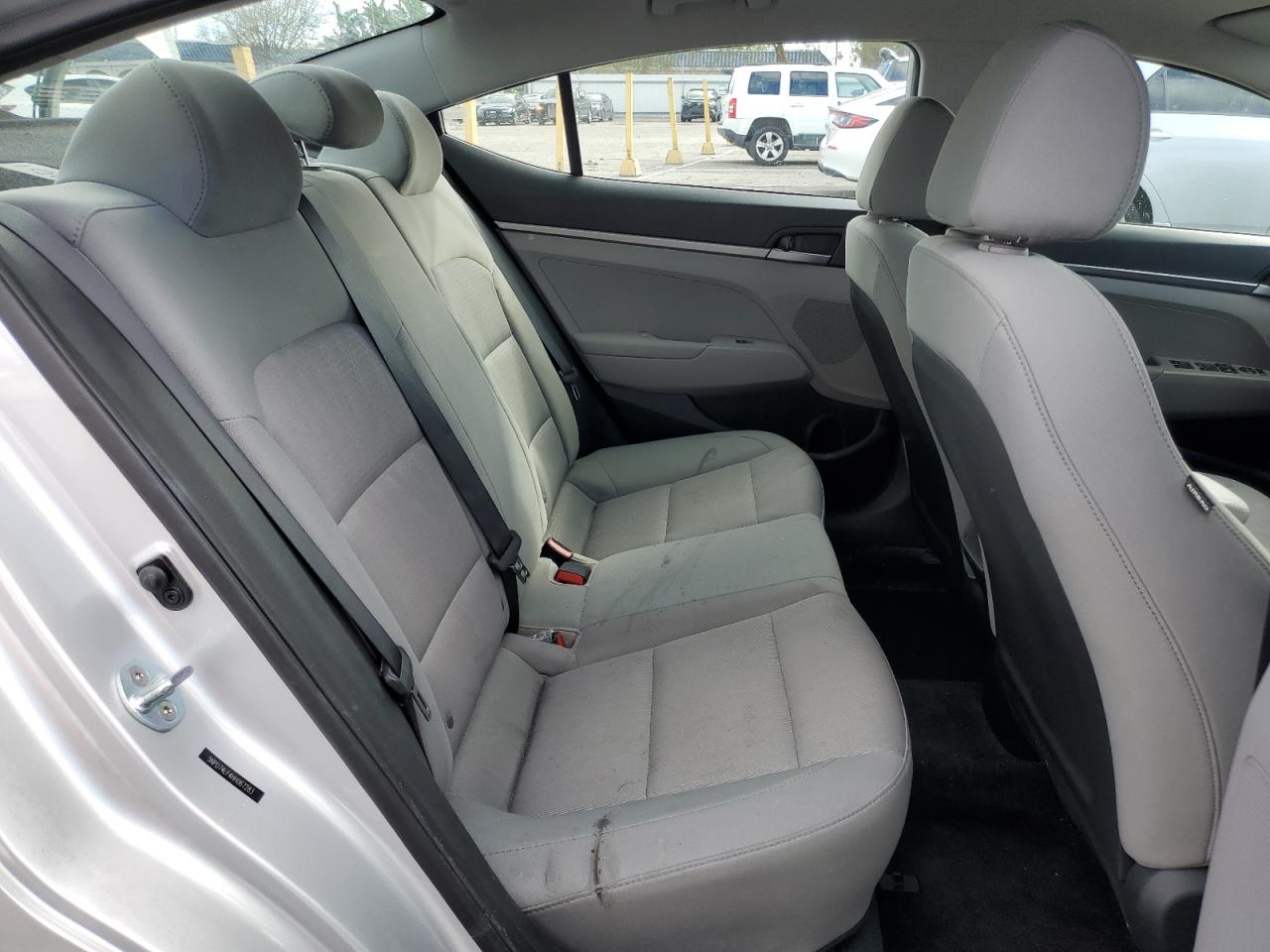 2017 Hyundai Elantra - Image 11