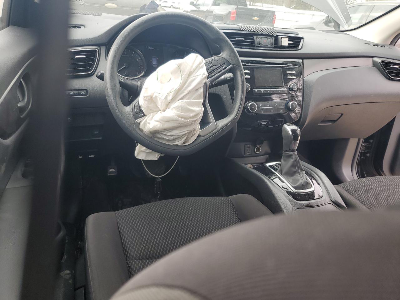 2017 Nissan Rogue - Image 8