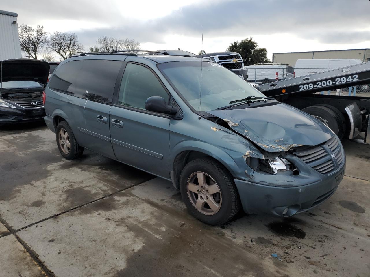 2005 Dodge Caravan - Image 4