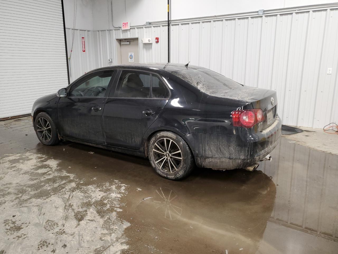 2010 Volkswagen Jetta - Image 2