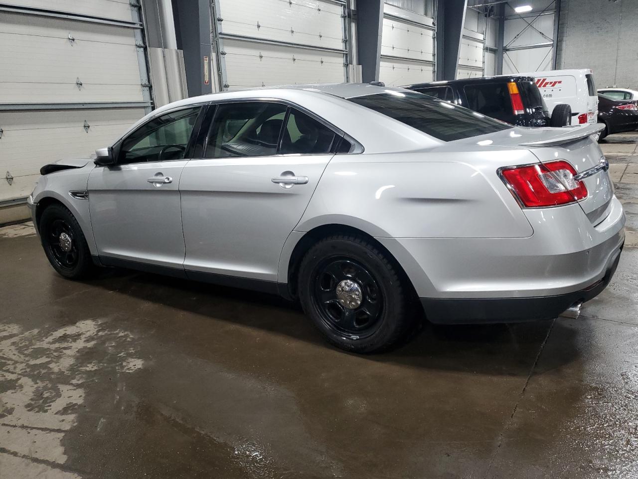 2010 Ford Taurus - Image 2