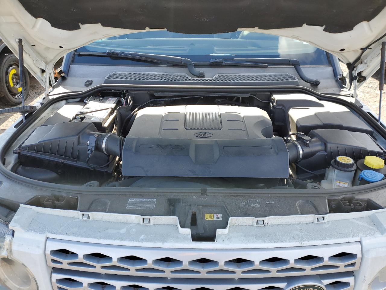2013 Land Rover LR4 - Image 12