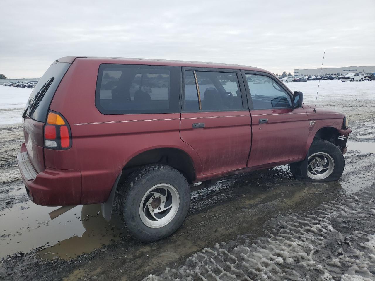 2001 Mitsubishi Montero - Image 3