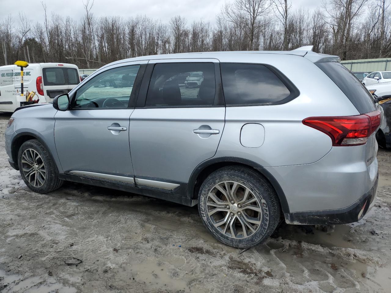 2017 Mitsubishi Outlander - Image 2