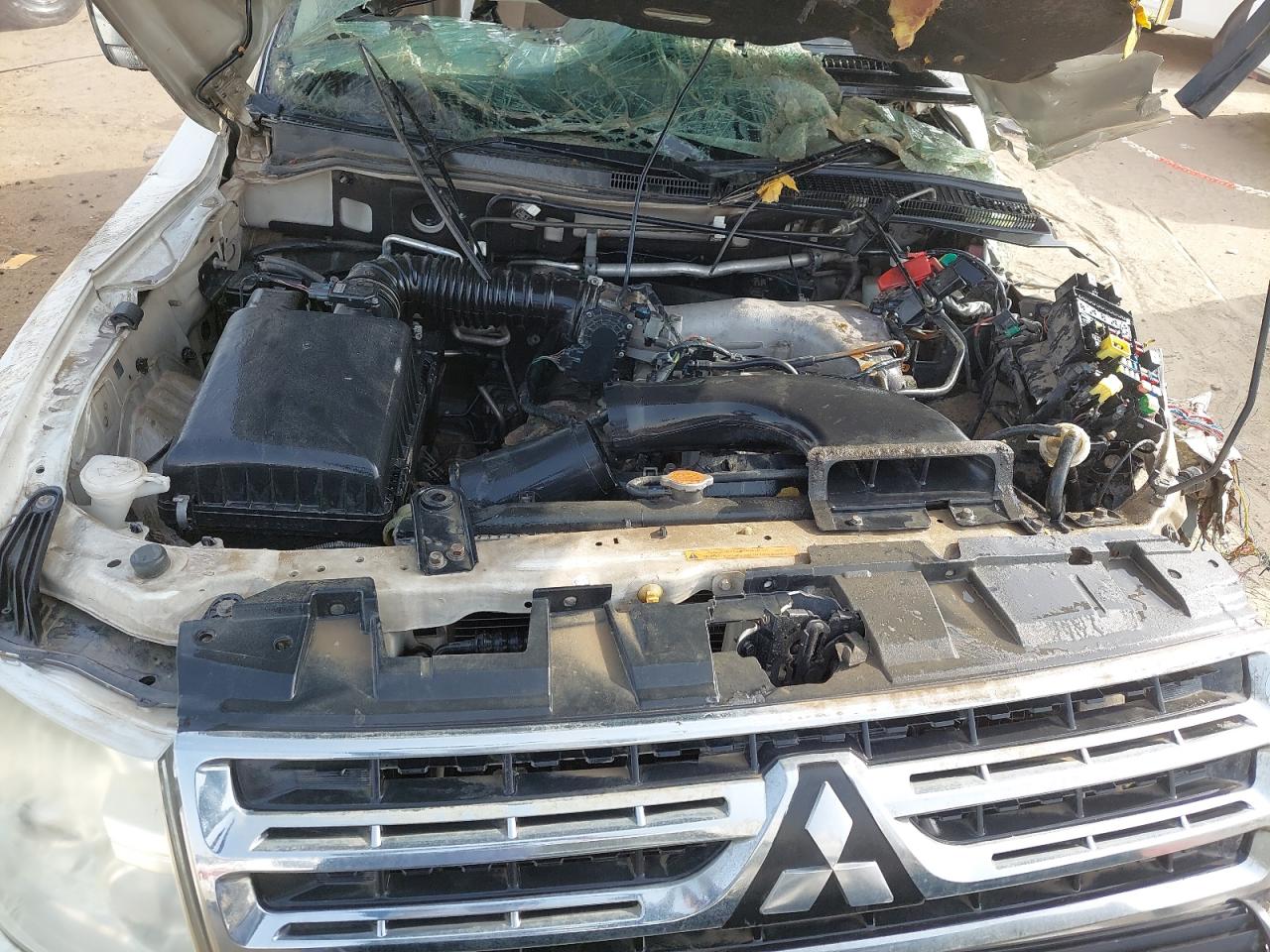 JMYLRV95WBJ703852 - 2011 Mitsubishi Pajero - #44287995