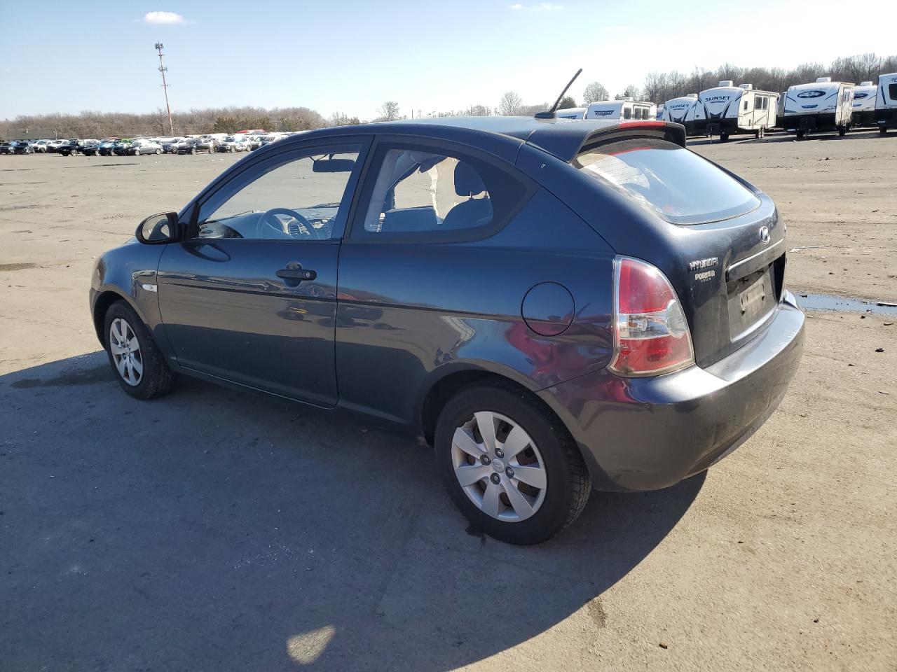 2009 Hyundai Accent - Image 2