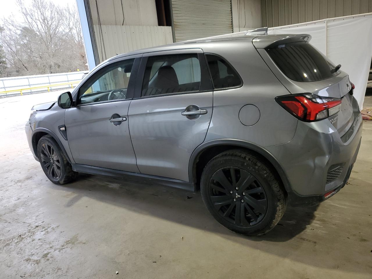 2021 Mitsubishi Outlander - Image 2