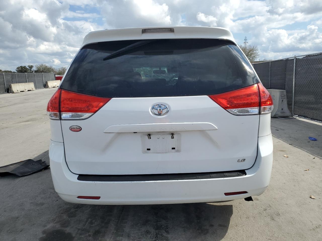 2012 Toyota Sienna - Image 6