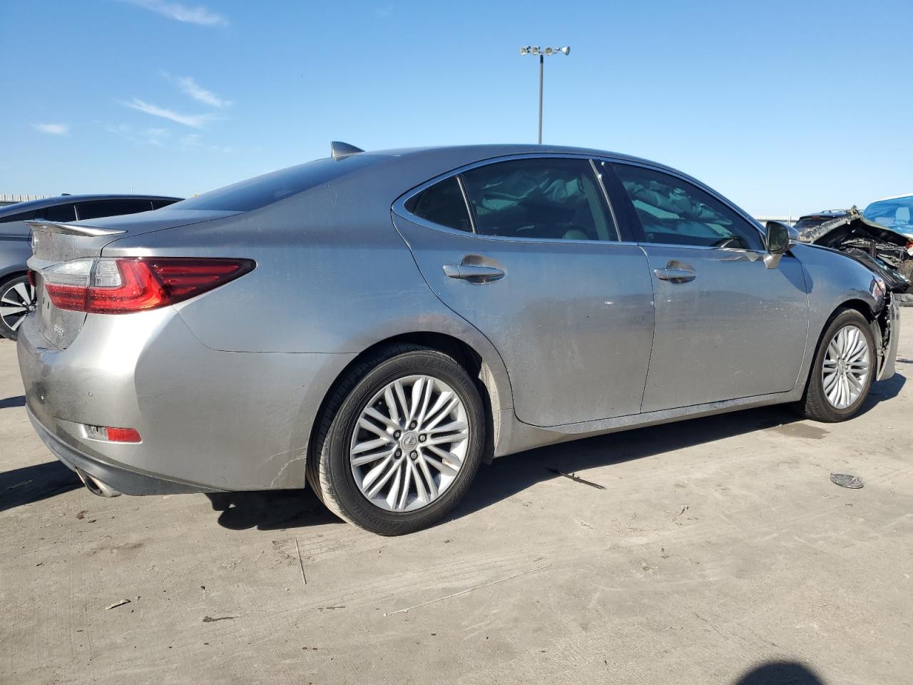 2017 Lexus ES - Image 3