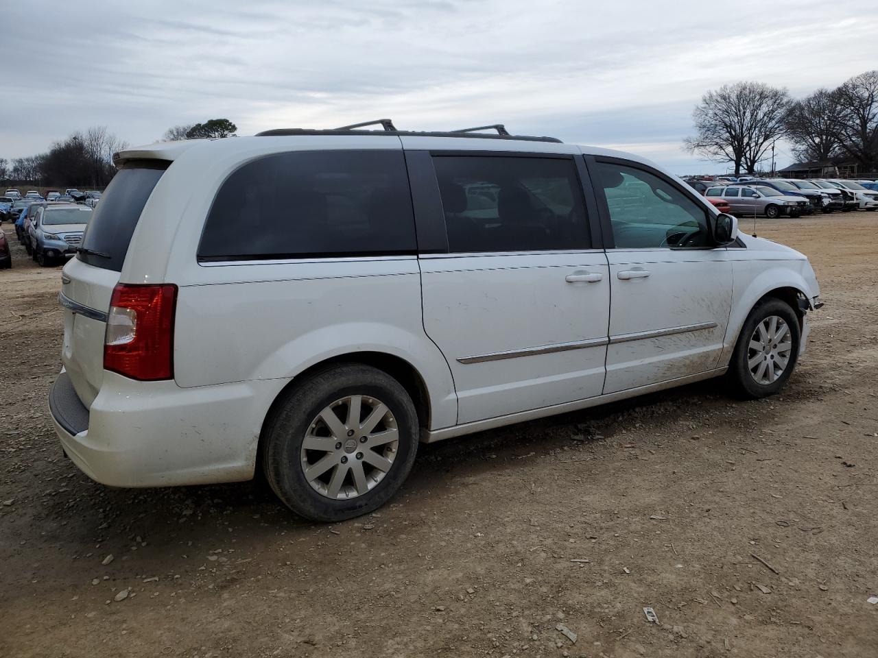 2016 Chrysler Town & Country - Image 3