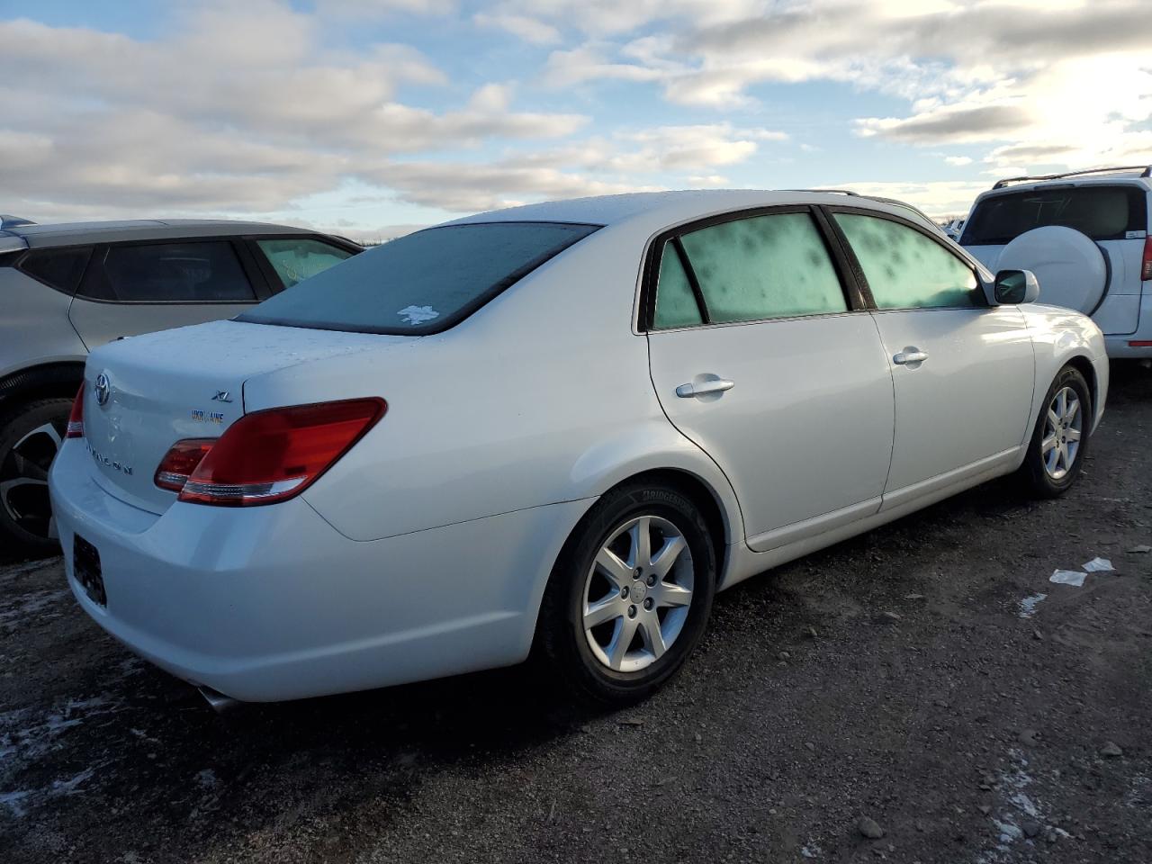 2005 Toyota Avalon - Image 3