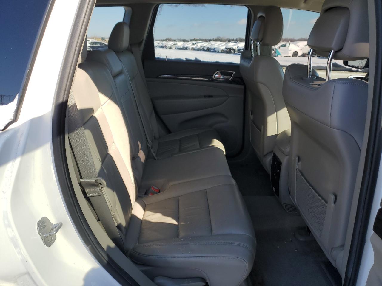 2012 Jeep Grand Cherokee - Image 11